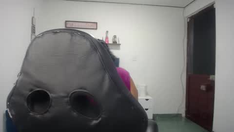 Snapshot of _cristal09 chatting on 09-13-25, 12:05 _cristal09 online show from 09-13-25, 12:05
