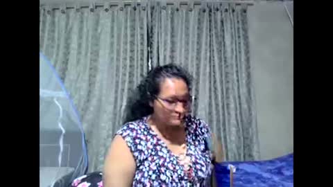 Snapshot of _cristal09 chatting on 10-05-25, 01:48 _cristal09 online show from 10-05-25, 01:48