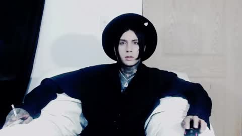 Snapshot of _cuervo_sk8 chatting on 02-14-25, 01:13 JC online show from 02-14-25, 01:13