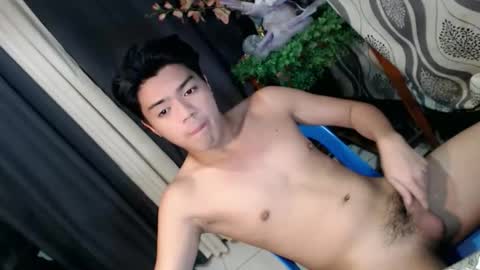 Snapshot of _cumwithrussel chatting on 03-04-26, 12:44 Russ online show from 03-04-26, 12:44