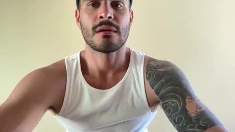 Snapshot of _dantecross_ chatting on 09-25-25, 03:54 _dantecross_ online show from 09-25-25, 03:54