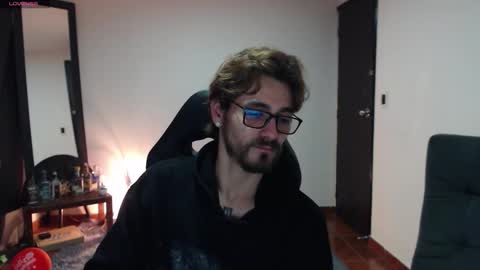 Snapshot of _delacruz911_ chatting on 10-11-25, 05:50 delacruz online show from 10-11-25, 05:50