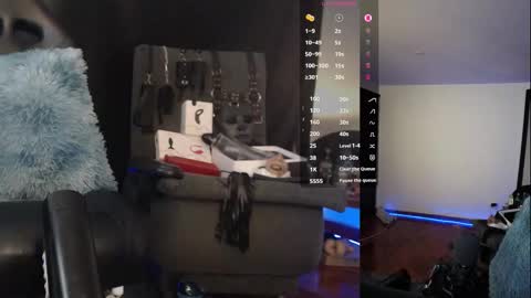 Snapshot of _delacruz911_ chatting on 11-11-25, 08:53 delacruz online show from 11-11-25, 08:53