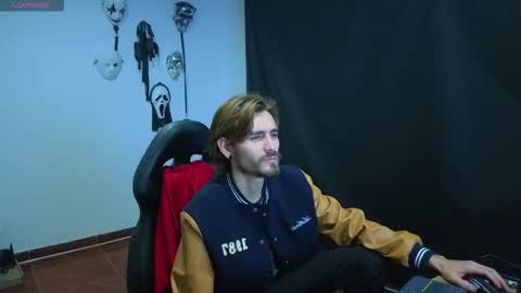 Snapshot of _delacruz911_ chatting on 12-02-25, 12:05 delacruz online show from 12-02-25, 12:05