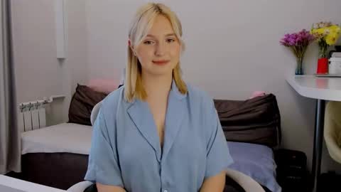 Snapshot of _dewpoint_ chatting on 09-14-25, 07:40 Ri online show from 09-14-25, 07:40