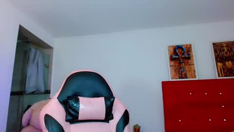 nicol online show from 06-30-26, 04:52