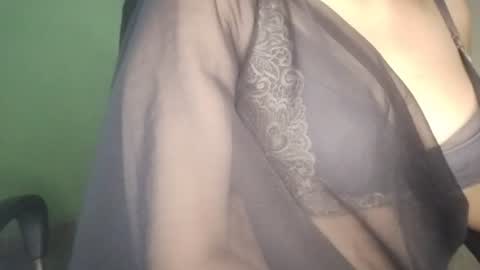 Snapshot of _dreamgirl_0 chatting on 06-08-26, 11:05 _dreamgirl_0 online show from 06-08-26, 11:05