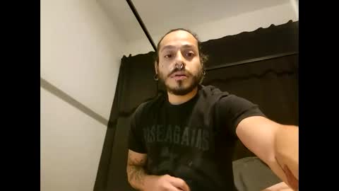 Snapshot of _drew__ chatting on 11-08-25, 02:12 _drew__ online show from 11-08-25, 02:12