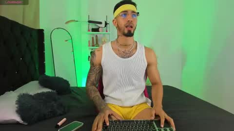 Snapshot of _duriel chatting on 10-02-25, 04:14 Duriel online show from 10-02-25, 04:14