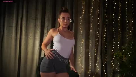 Snapshot of _elicharm chatting on 10-19-25, 08:42 Elice online show from 10-19-25, 08:42