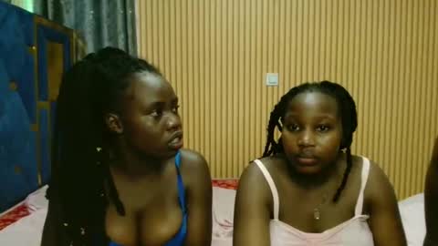 Snapshot of _elinah chatting on 11-25-25, 04:01 Elinah online show from 11-25-25, 04:01