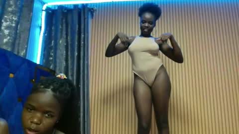 Snapshot of _elinah chatting on 11-28-25, 03:58 Elinah online show from 11-28-25, 03:58