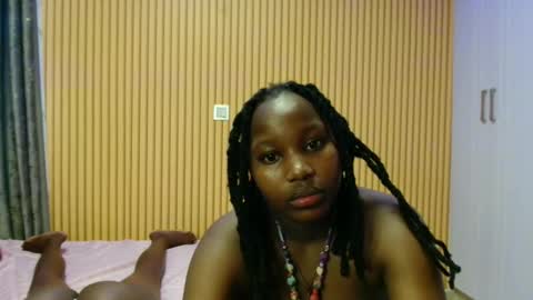 Snapshot of _elinah chatting on 11-29-25, 04:04 Elinah online show from 11-29-25, 04:04
