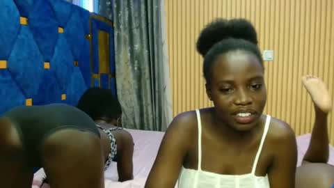 Snapshot of _elinah chatting on 11-30-25, 04:22 Elinah online show from 11-30-25, 04:22