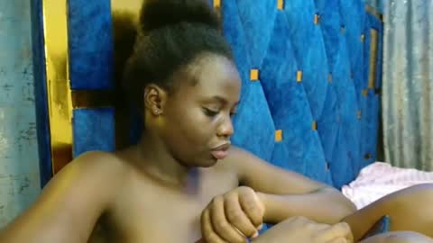 Snapshot of _elinah chatting on 12-01-25, 04:28 Elinah online show from 12-01-25, 04:28