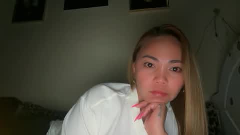 Snapshot of _ellenadarna chatting on 04-17-26, 03:53 _ellenadarna online show from 04-17-26, 03:53