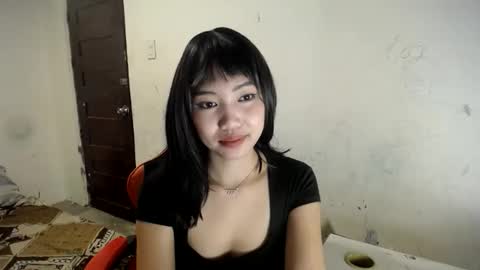 Snapshot of _ellevivien chatting on 03-22-26, 05:49 Elle online show from 03-22-26, 05:49