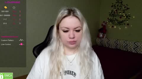 Snapshot of _elven_dreams__ chatting on 12-25-24, 05:37 chloue and Gretta online show from 12-25-24, 05:37