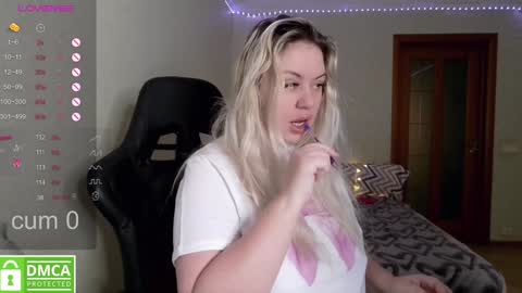 Snapshot of _elven_dreams__ chatting on 02-09-25, 04:14 chloue and Gretta online show from 02-09-25, 04:14