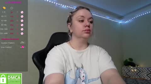 Snapshot of _elven_dreams__ chatting on 02-10-25, 10:20 chloue and Gretta online show from 02-10-25, 10:20