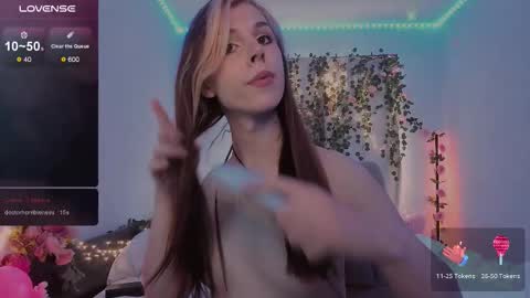 Snapshot of _eva_pleasure_ chatting on 09-25-25, 06:06 Eva online show from 09-25-25, 06:06