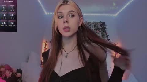 Snapshot of _eva_pleasure_ chatting on 10-14-25, 05:30 Eva online show from 10-14-25, 05:30