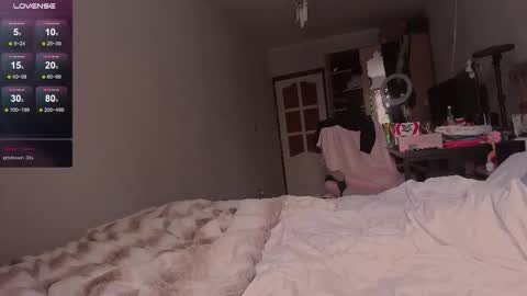 Snapshot of _eva_pleasure_ chatting on 12-18-25, 06:41 Eva online show from 12-18-25, 06:41