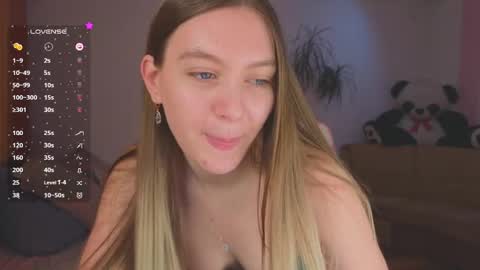 Snapshot of _evellyn_ chatting on 01-21-25, 07:04 Evie online show from 01-21-25, 07:04