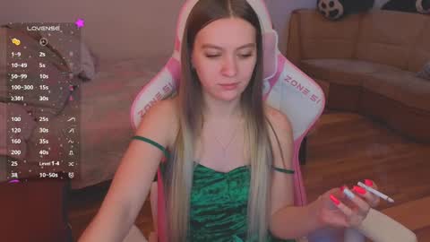 Snapshot of _evellyn_ chatting on 02-18-25, 06:37 Evie online show from 02-18-25, 06:37