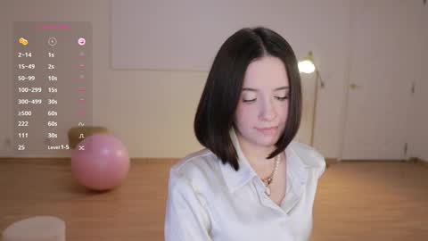 Essie  online show from 10-08-25, 04:37