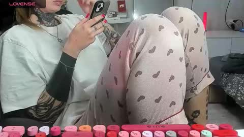 Snapshot of _feralberry__ chatting on 11-11-25, 07:08 Alis online show from 11-11-25, 07:08