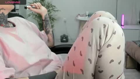 Snapshot of _feralberry__ chatting on 12-01-25, 08:41 Alis online show from 12-01-25, 08:41