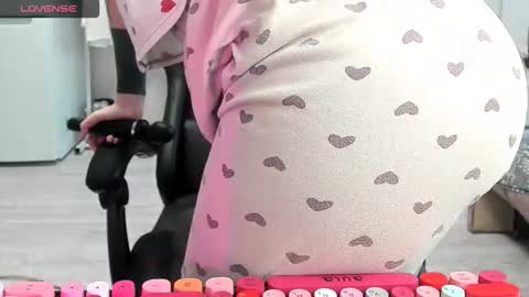 Snapshot of _feralberry__ chatting on 12-14-25, 08:30 Alis online show from 12-14-25, 08:30