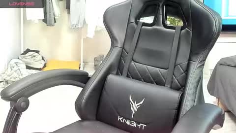 Snapshot of _feralberry__ chatting on 01-12-26, 08:52 Alis online show from 01-12-26, 08:52