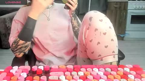 Snapshot of _feralberry__ chatting on 02-08-26, 07:23 Alis online show from 02-08-26, 07:23