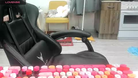 Snapshot of _feralberry__ chatting on 02-10-26, 09:13 Alis online show from 02-10-26, 09:13