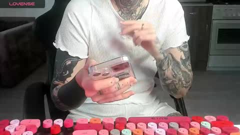 Snapshot of _feralberry__ chatting on 02-21-26, 06:47 Alis online show from 02-21-26, 06:47