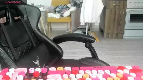 Snapshot of _feralberry__ chatting on 02-27-26, 08:03 Alis online show from 02-27-26, 08:03