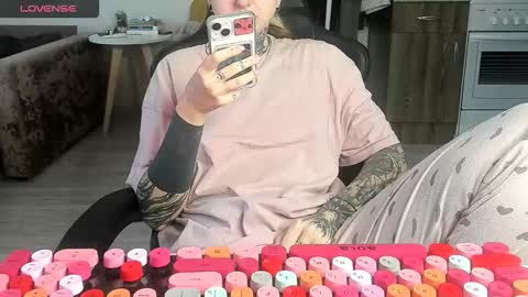 Snapshot of _feralberry__ chatting on 03-02-26, 06:58 Alis online show from 03-02-26, 06:58