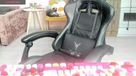 Snapshot of _feralberry__ chatting on 03-04-26, 02:45 Alis online show from 03-04-26, 02:45