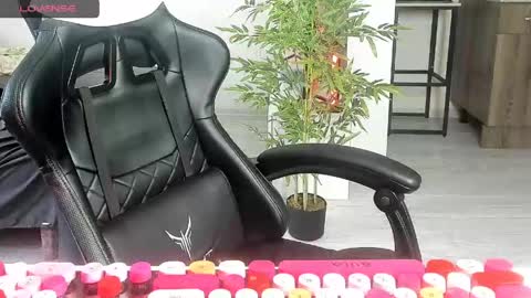 Snapshot of _feralberry__ chatting on 06-08-26, 04:24 Alis online show from 06-08-26, 04:24