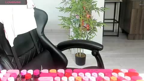 Snapshot of _feralberry__ chatting on 06-11-26, 07:28 Alis online show from 06-11-26, 07:28