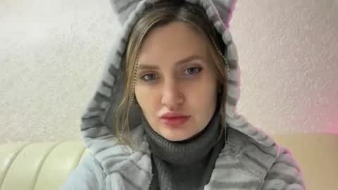 Snapshot of _florinika_ chatting on 10-30-25, 09:04 Flora online show from 10-30-25, 09:04