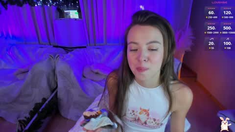 Snapshot of _fluffybunny_ chatting on 12-19-24, 11:18 Goldy Grace online show from 12-19-24, 11:18