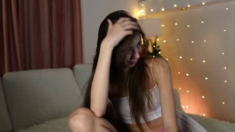 Snapshot of _fluffybunny_ chatting on 12-24-24, 11:28 Goldy Grace online show from 12-24-24, 11:28