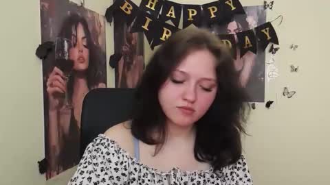 Snapshot of _foxy_lady chatting on 05-01-26, 06:29 Alice online show from 05-01-26, 06:29