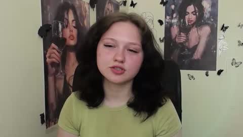 Snapshot of _foxy_lady chatting on 05-05-26, 06:21 Alice online show from 05-05-26, 06:21