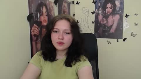 Snapshot of _foxy_lady chatting on 05-08-26, 06:08 Alice online show from 05-08-26, 06:08