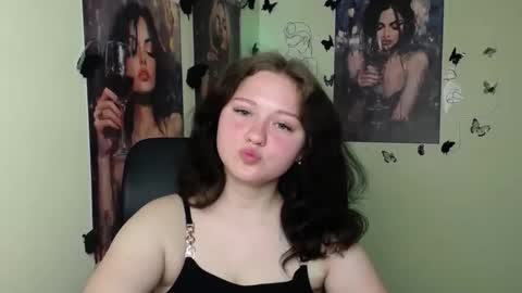 Snapshot of _foxy_lady chatting on 05-19-26, 06:09 Alice online show from 05-19-26, 06:09