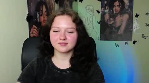 Snapshot of _foxy_lady chatting on 05-23-26, 07:02 Alice online show from 05-23-26, 07:02